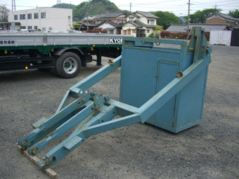 [自社製クレーン取り付け式ゴンドラ]